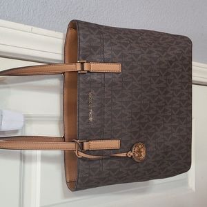 Michael kors tote purse medium